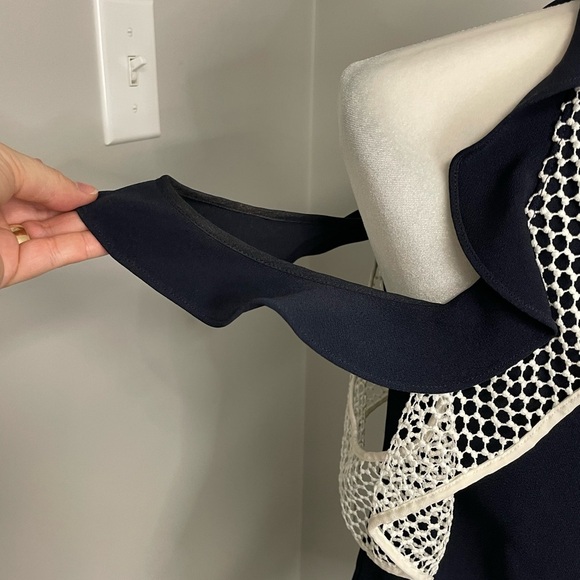 Jonathan Simkhai ruffles navy blue white top size small cold shoulder feminine - Picture 5 of 6